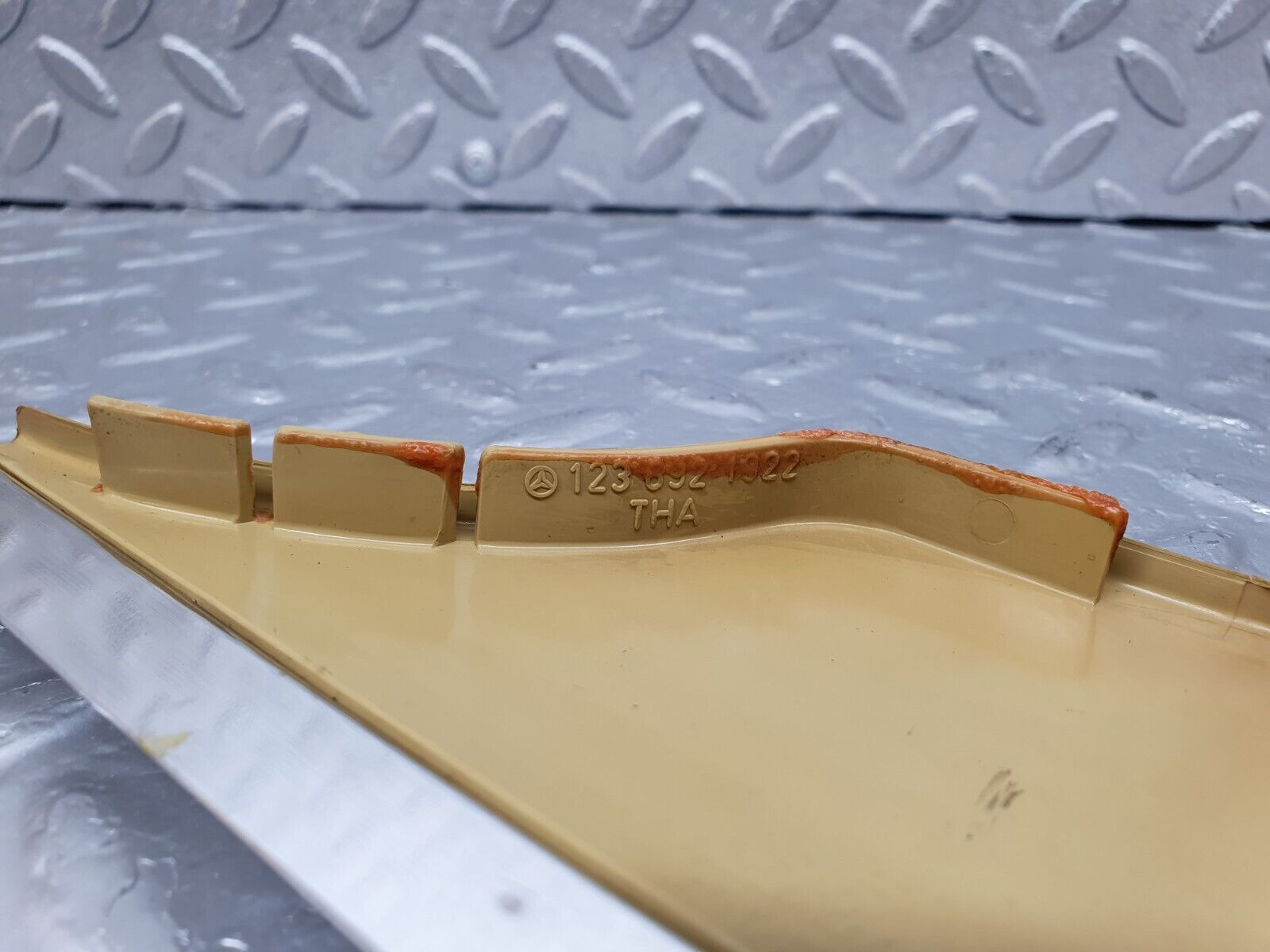 44156 Mercedes-Benz C123 230CE Coupe Seat Belt Presenter Cover Trim Left 1236921922