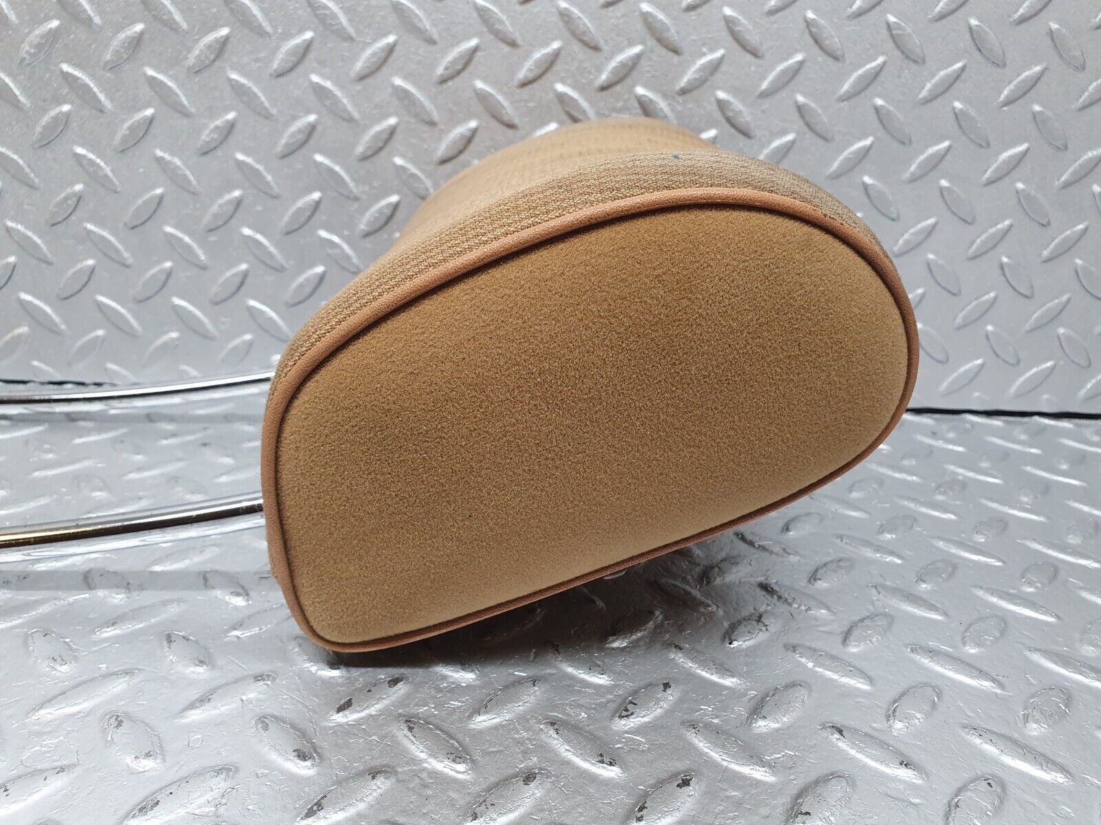 41724 Mercedes-Benz W124 200E Front Right Seat Headrest