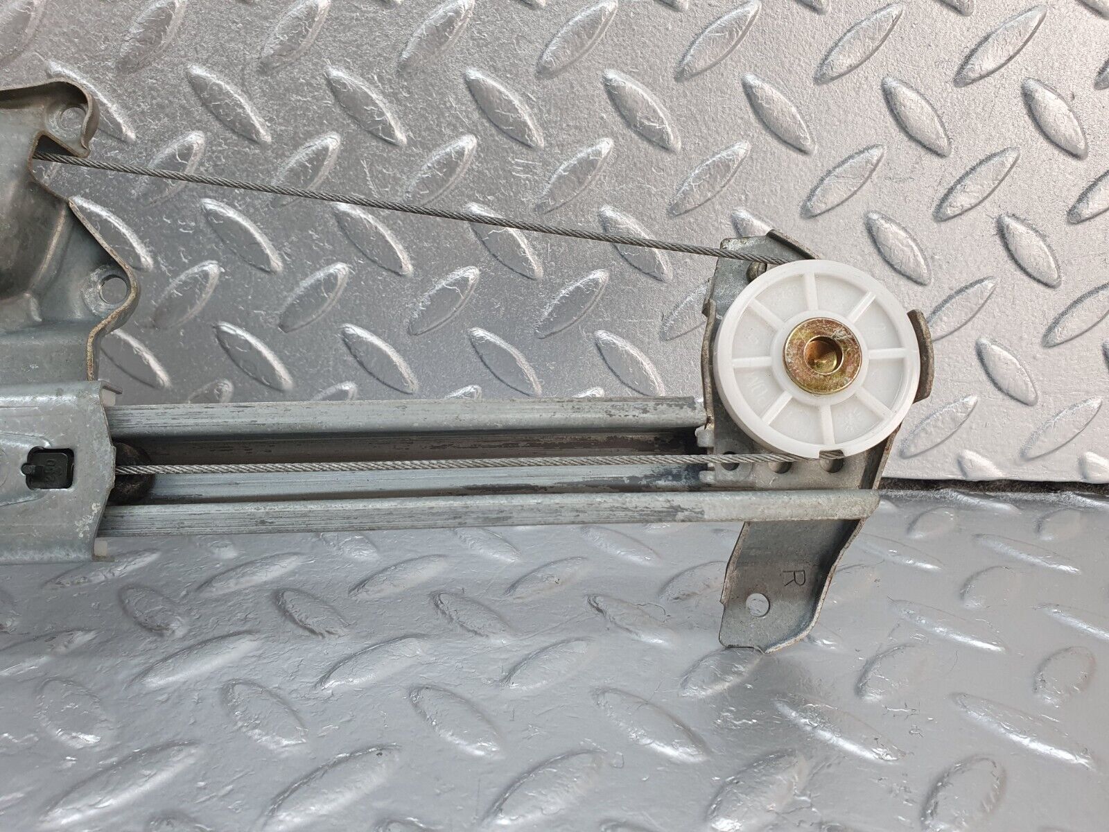 41941 Mercedes-Benz W202 C200 Rear Right Power Window Regulator