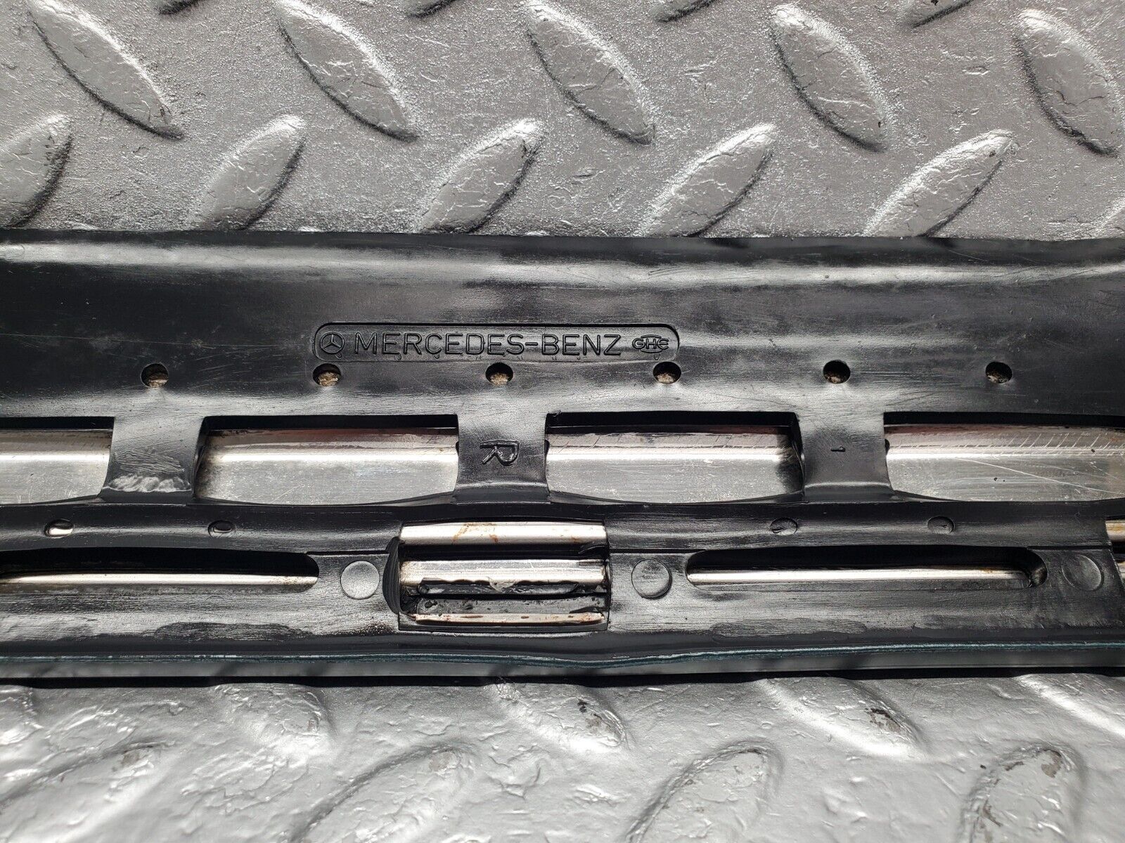 46422 Mercedes-Benz C123 280CE Coupe Front Right Fender Wing Lower Moulding Trim