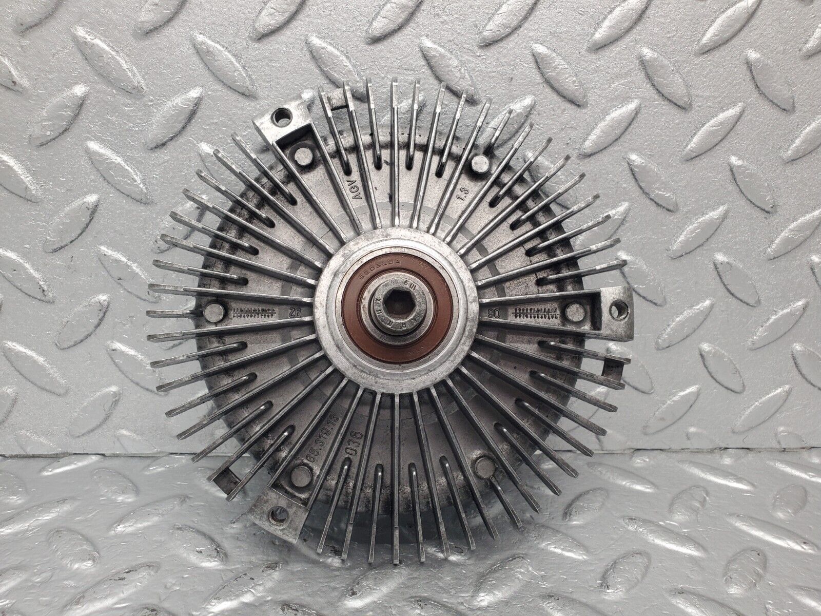 46166 Mercedes-Benz W124 280E Fan Clutch 1032000422