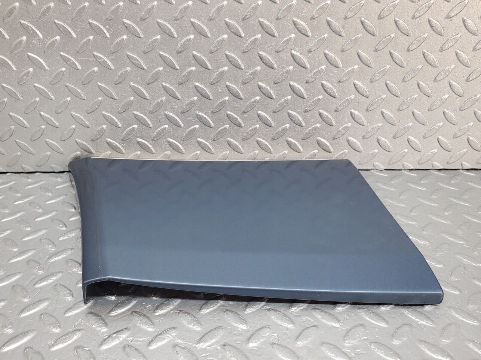 44646 Mercedes-Benz W124 220E Front Left Fender Wing Moulding Trim 1246901340