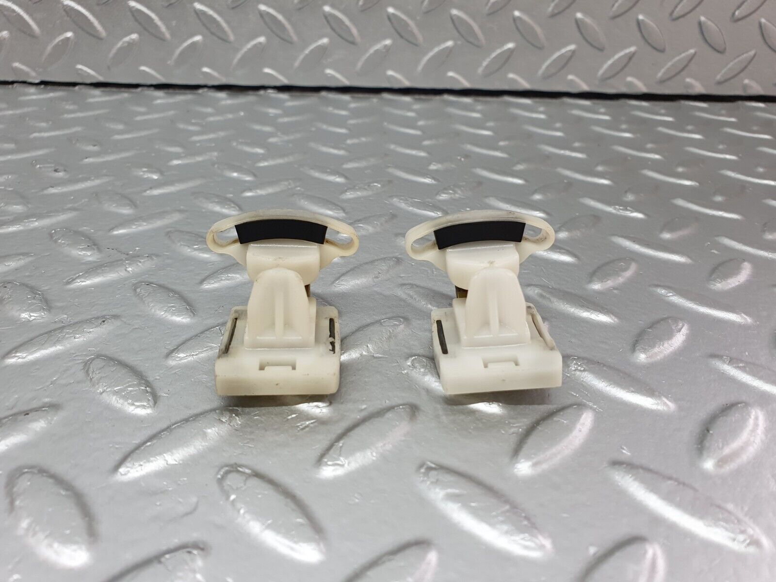 41706 Mercedes-Benz W124 200E Door Window Glass Holder