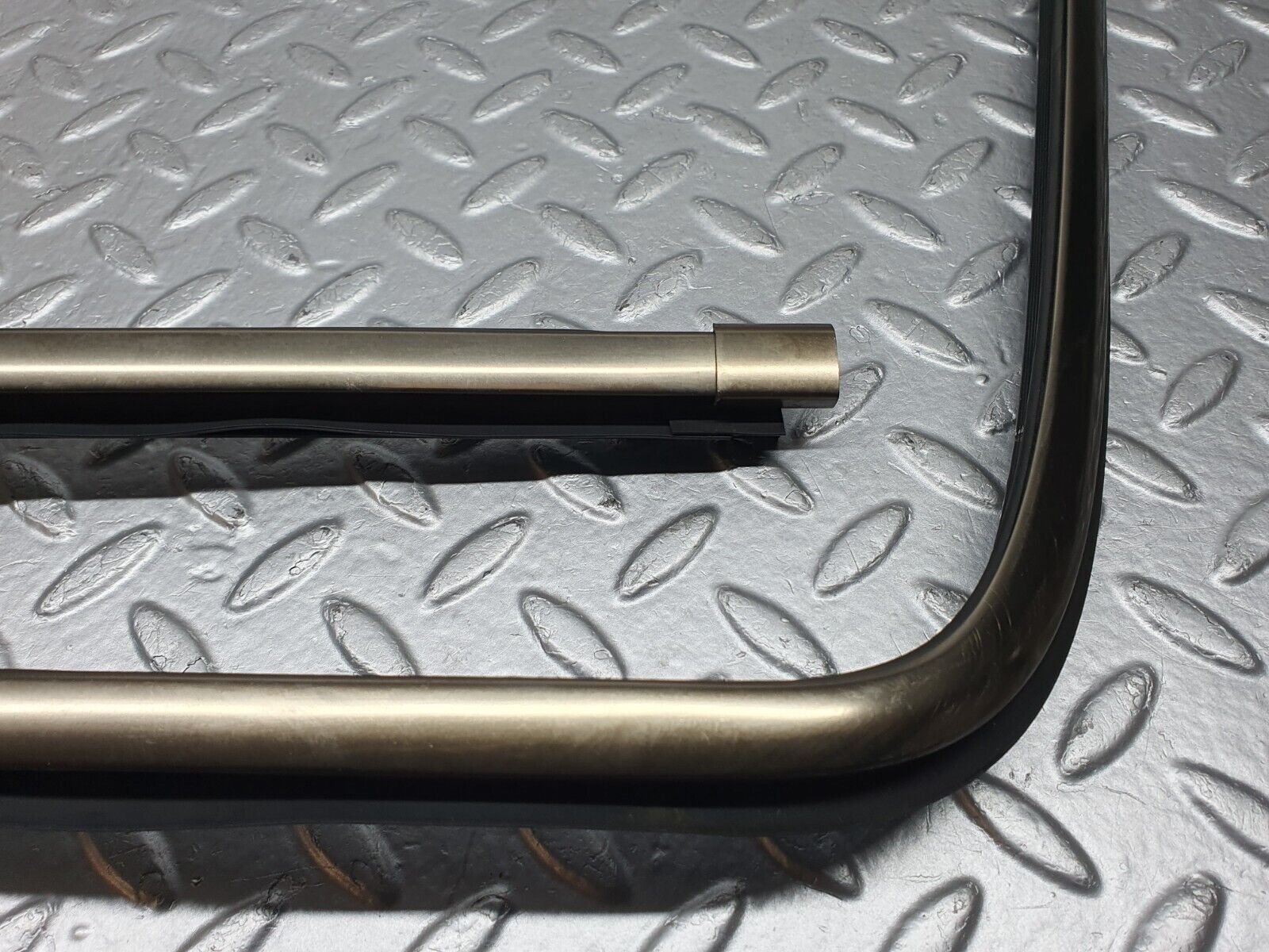 41932 Mercedes-Benz W202 C200 Rear Windscreen Frame 2026710236 2026710136