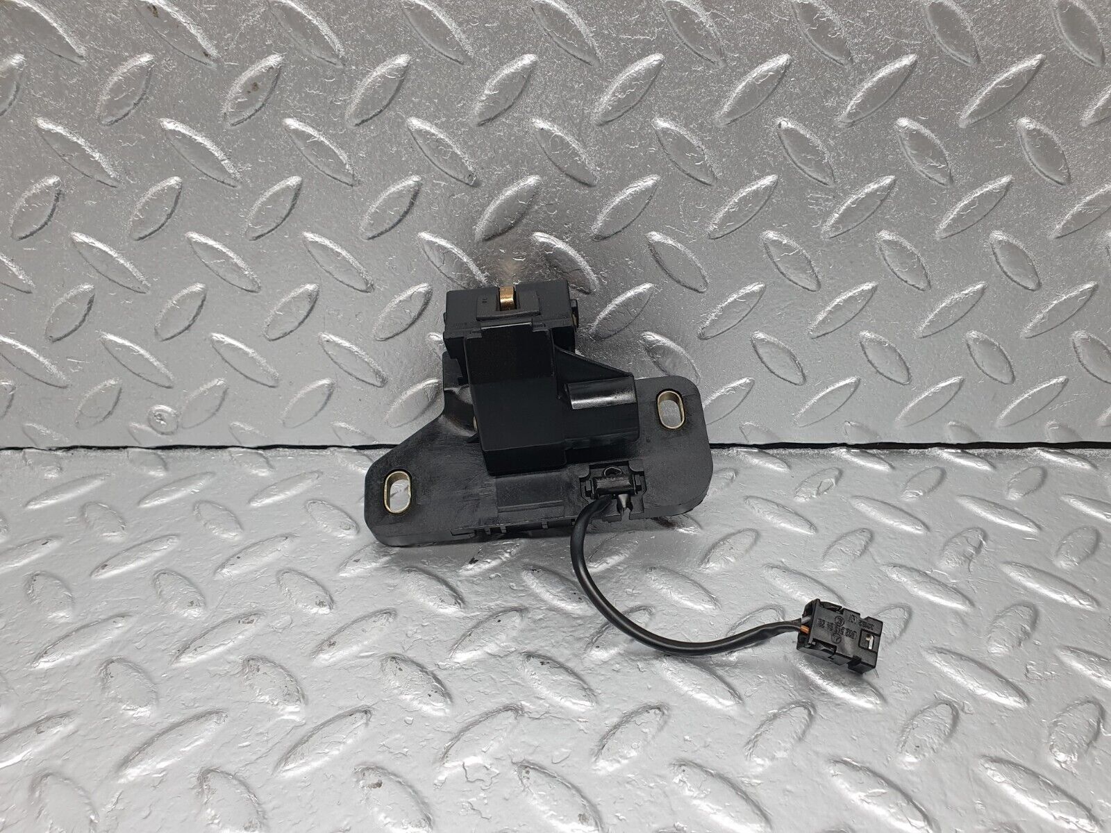 42232 Mercedes-Benz R129 320SL Coupe Trunk Lock 1298001810