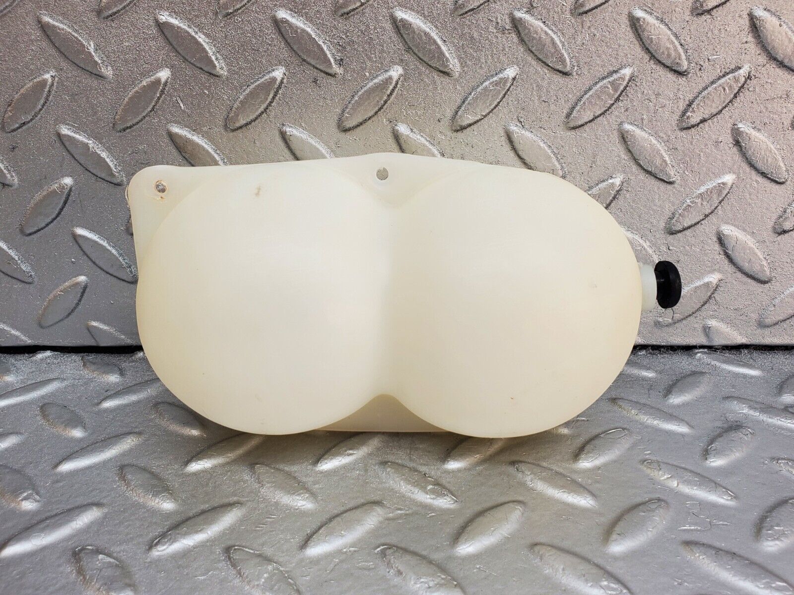 44675 Mercedes-Benz W124 220E Vacuum Reservoir Tank