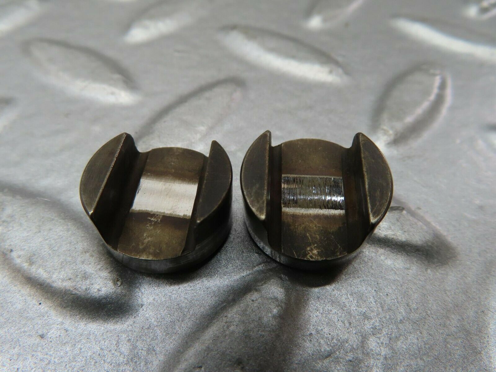 15700 Mercedes-Benz R107 450SL Valve Rocker Arm With Valve Tappet Pair