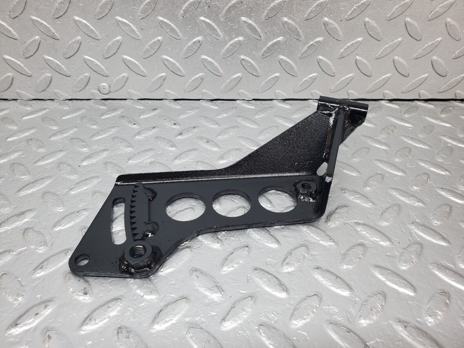 44477 Mercedes-Benz W123 280E Power Steering Pump Bracket