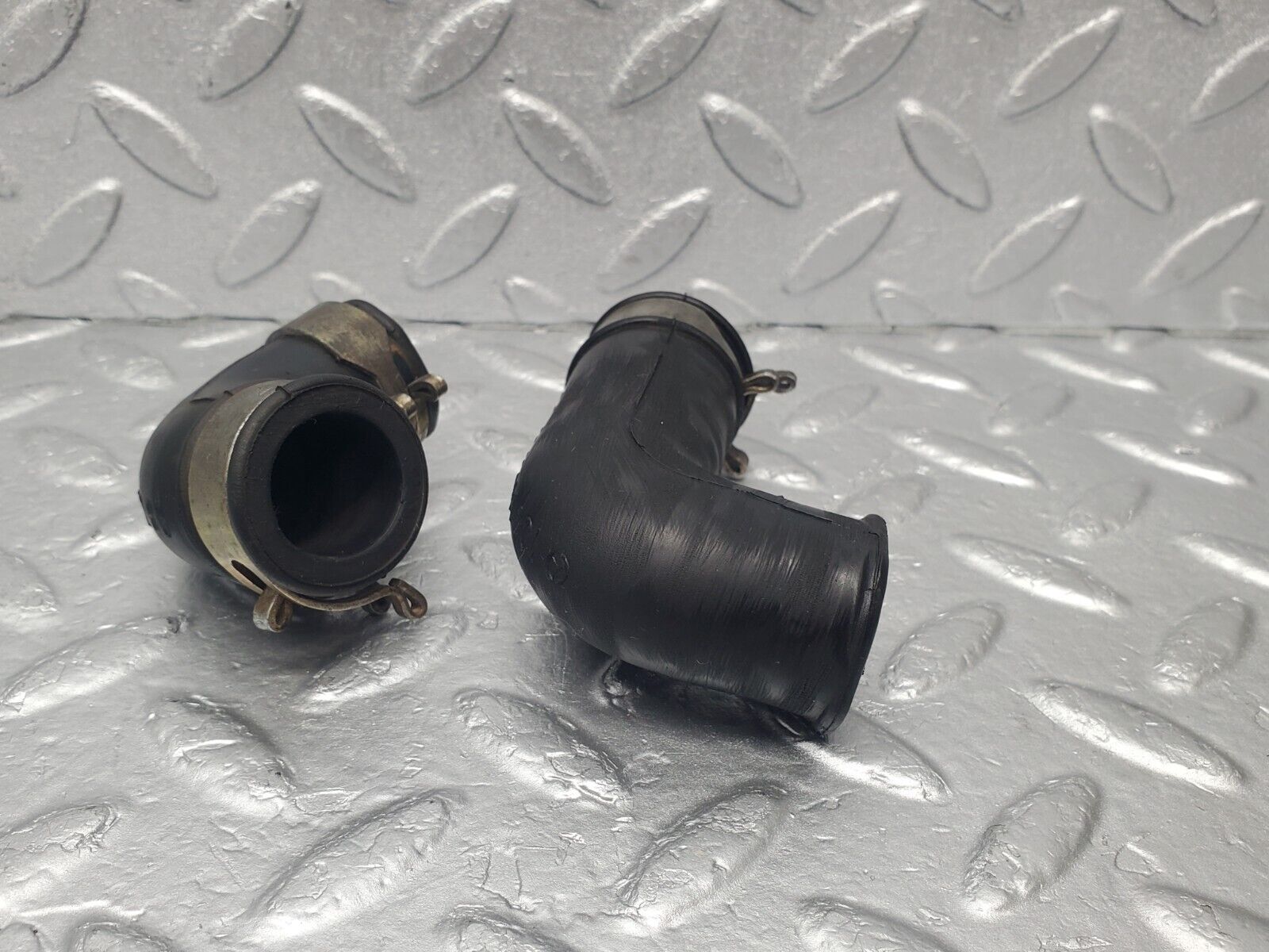 46209 Mercedes-Benz W124 280E Air Pump Hoses 1041411383 1041411283