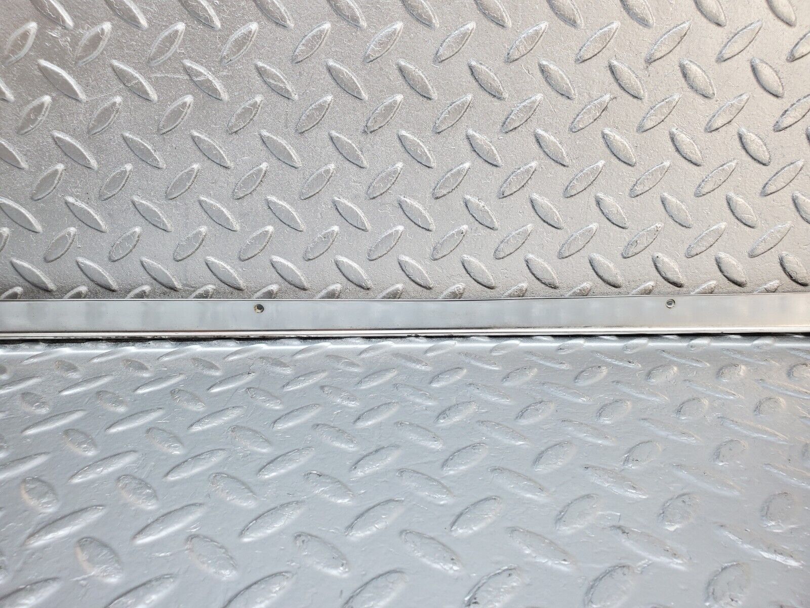 45995 Mercedes-Benz W126 420SE Roof Chrome Trim Right Side