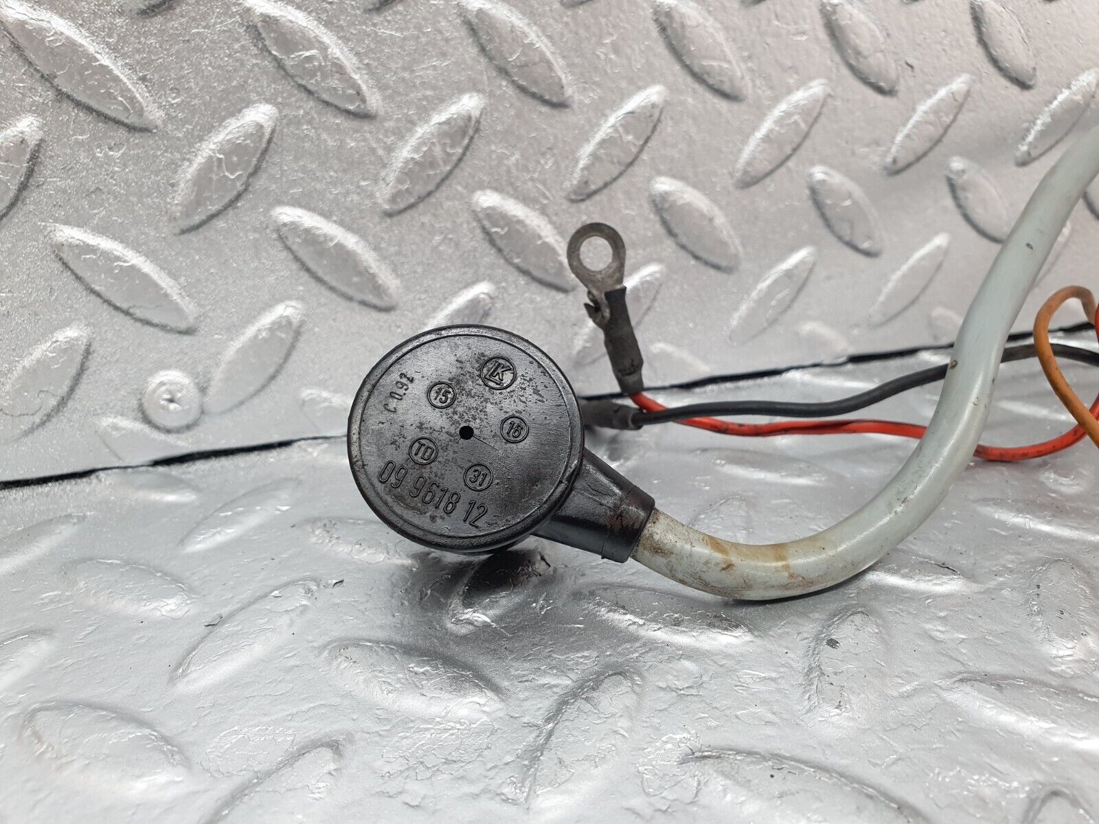 43693 Mercedes-Benz C126 380SEC Coupe Ignition Control Unit Cable 09961812