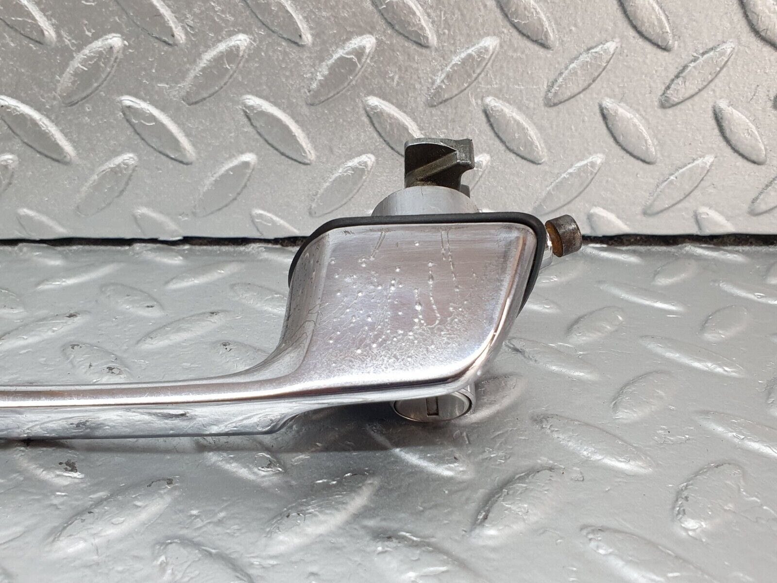 43160 Mercedes-Benz W108 280SE Front Left Door Exterior Handle No Key 1087661301 1087660905 1087661105