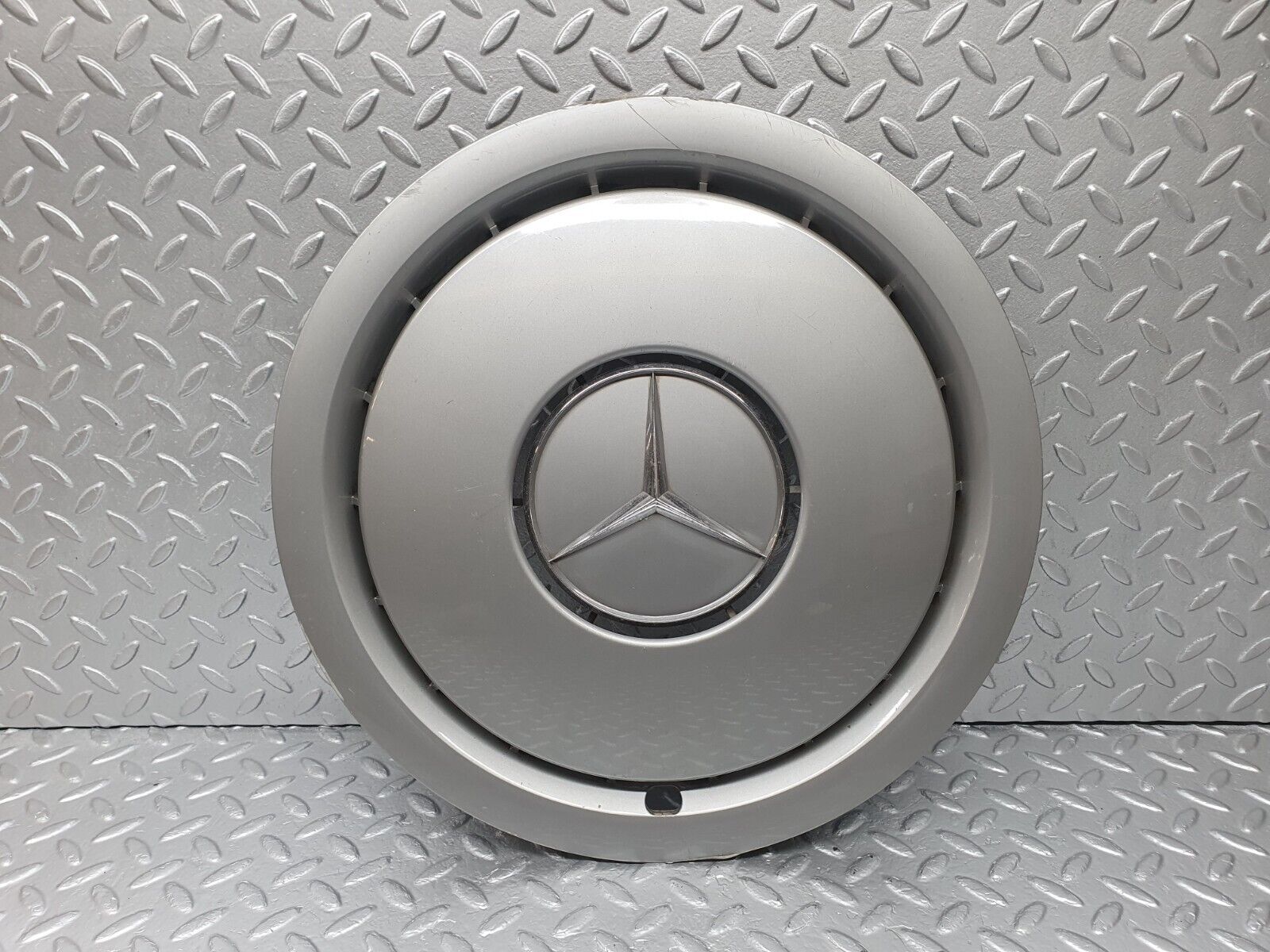 42878 Mercedes-Benz W201 190 2.0L Wheel Trim Hub Cap 14" 2014010324