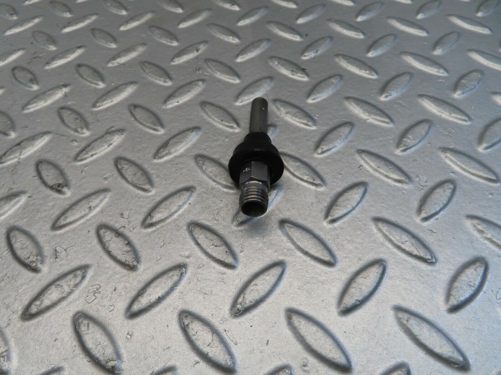 11040 Mercedes-Benz R107 W116 Fuel Injector Bosch 0437502010