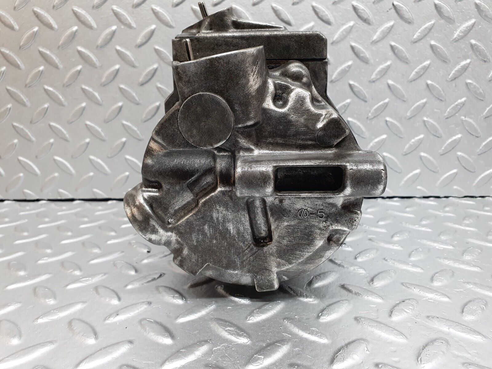 41921 Mercedes-Benz W202 C200 Air Conditioning Compressor 0002302011