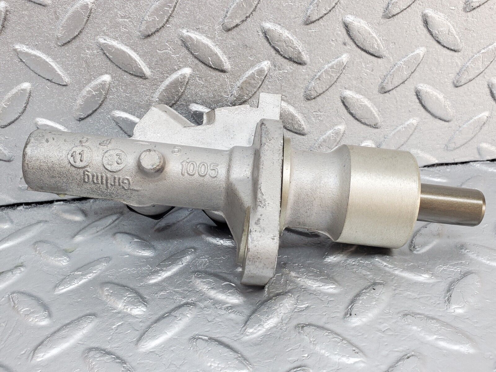 44674 Mercedes-Benz W124 220E Brake Master Cylinder