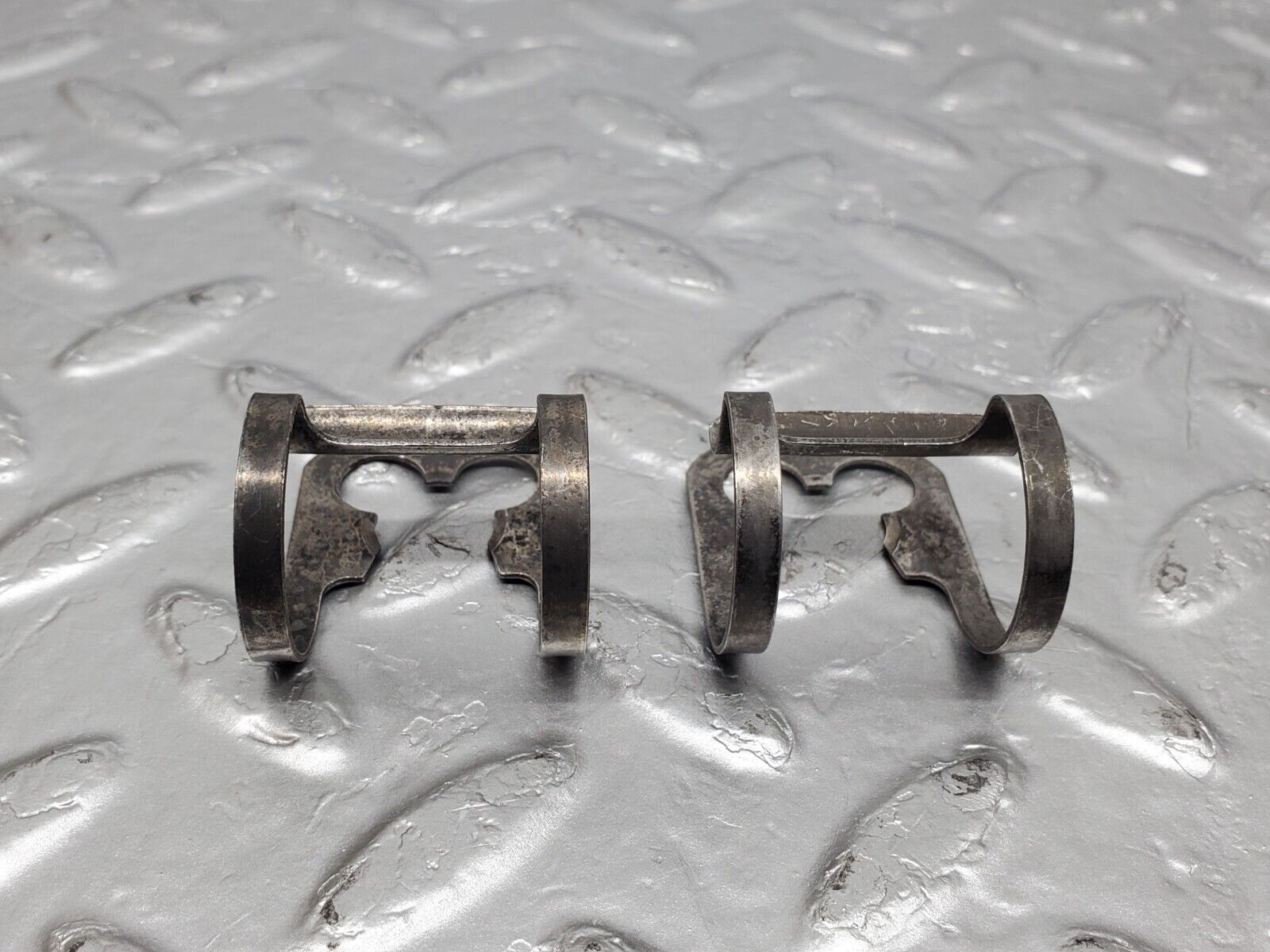 45478 Mercedes-Benz 280E M110.988 Valve Rocker Arm With Retaining Spring