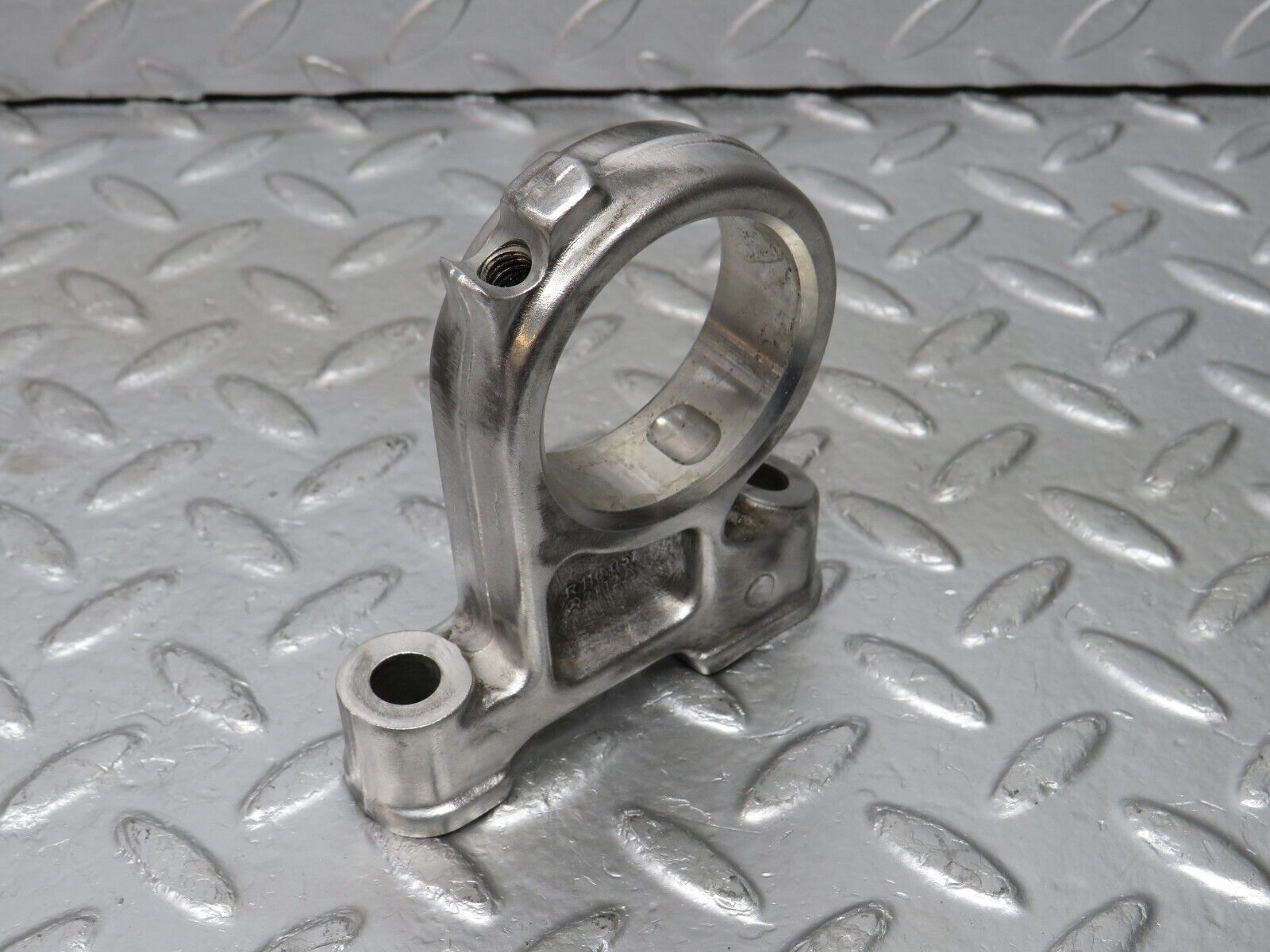 32996 Mercedes-Benz C107 R107 350 V8 Camshaft Tower Bearing 1160512112