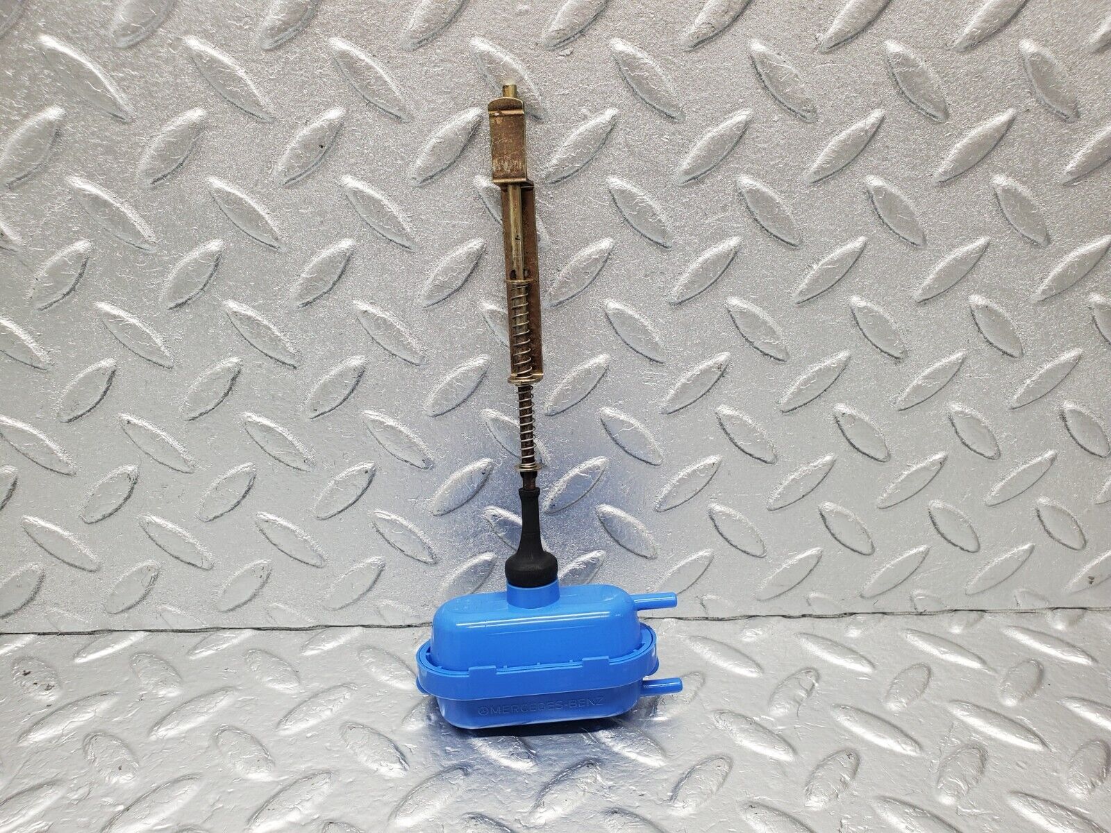 46473 Mercedes-Benz C123 280CE Coupe Trunk Lock Vacuum Actuator