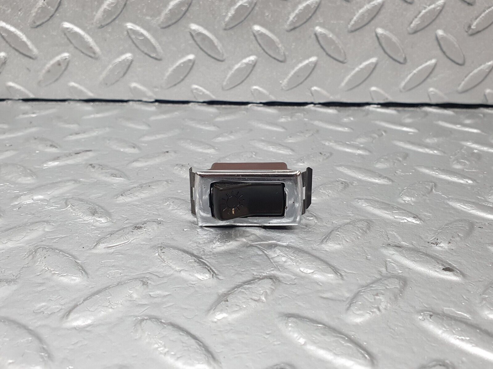 43409 Mercedes-Benz W108 280SE Interior Light Switch 15013900