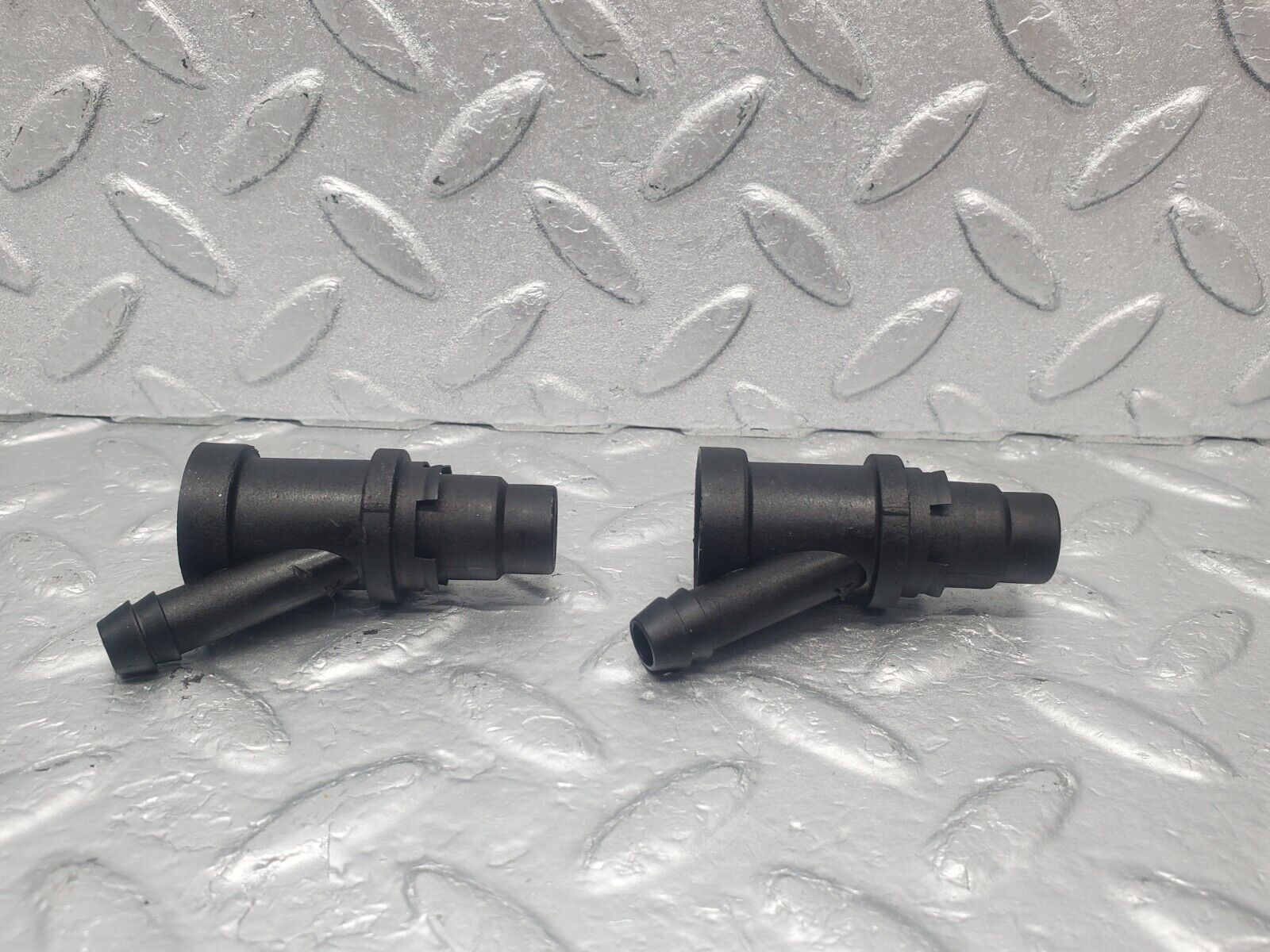 46037 Mercedes-Benz W126 420SE Fuel Injector Holder 2X