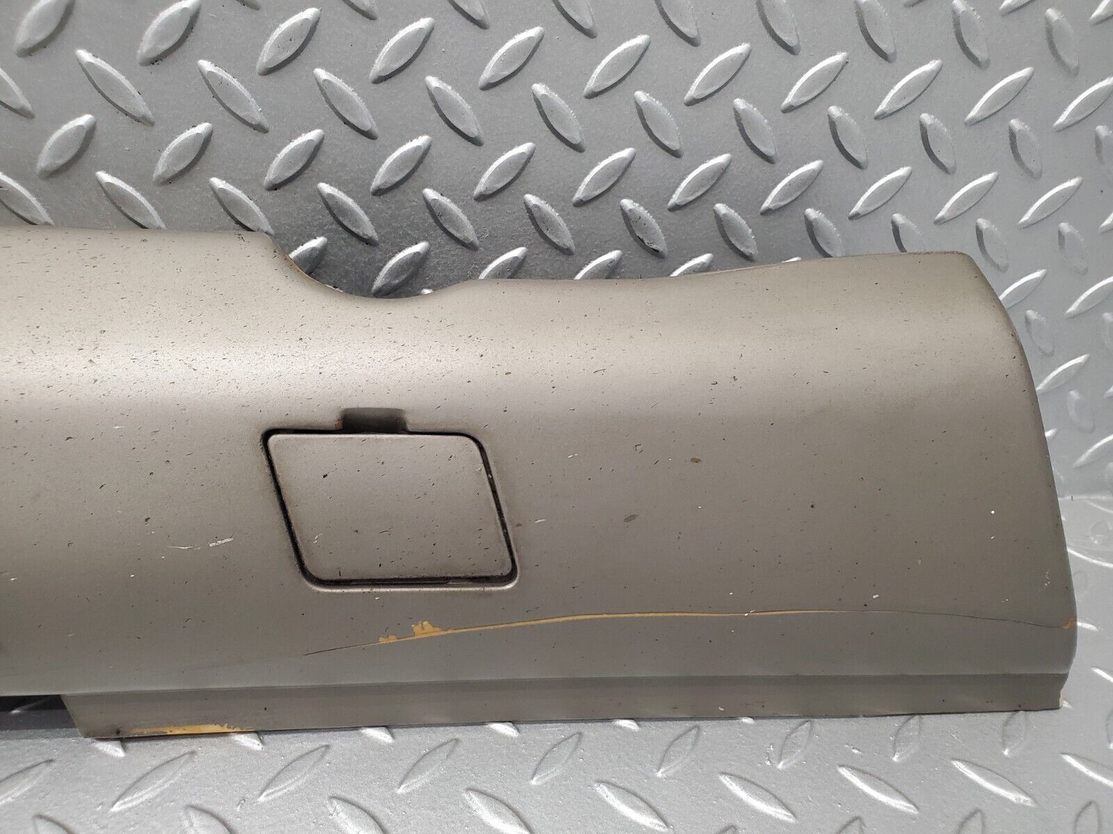 46116 Mercedes-Benz W126 420SE Side Skirt Left 1266904940 1266980130 1266980330