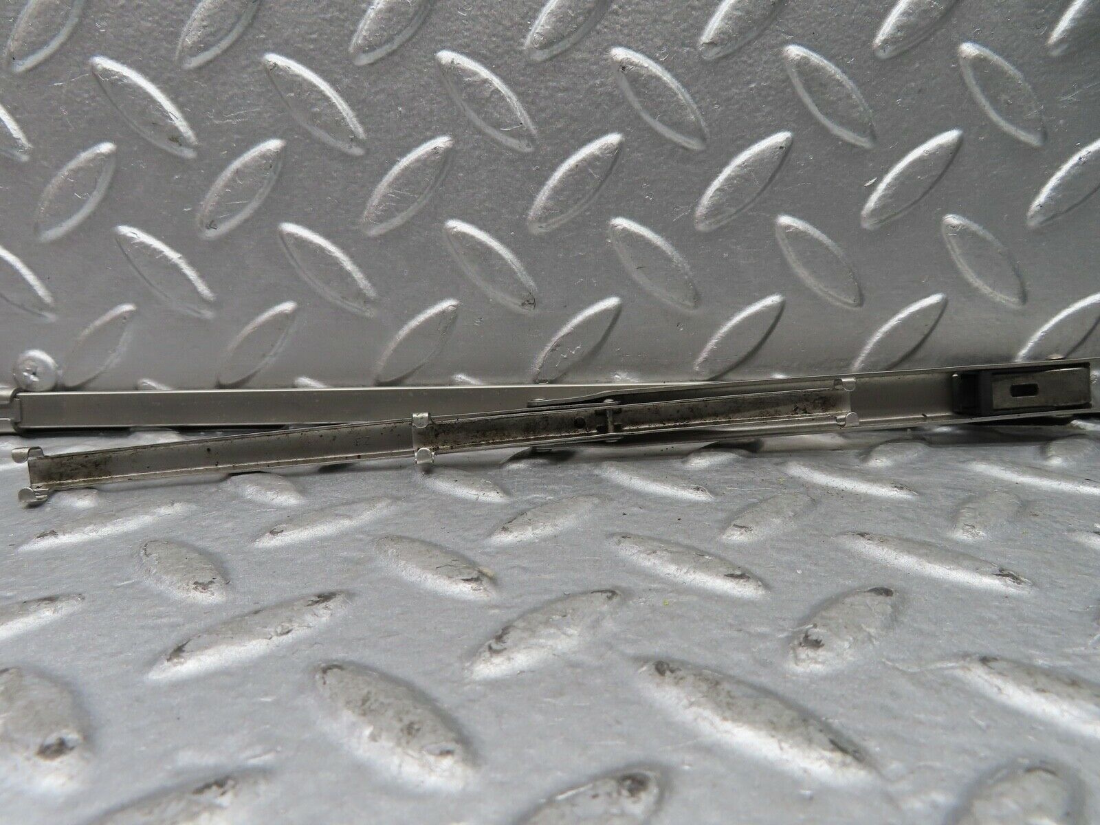 20556 Mercedes-Benz R107 450SL Wiper Arm Bosch Right Side