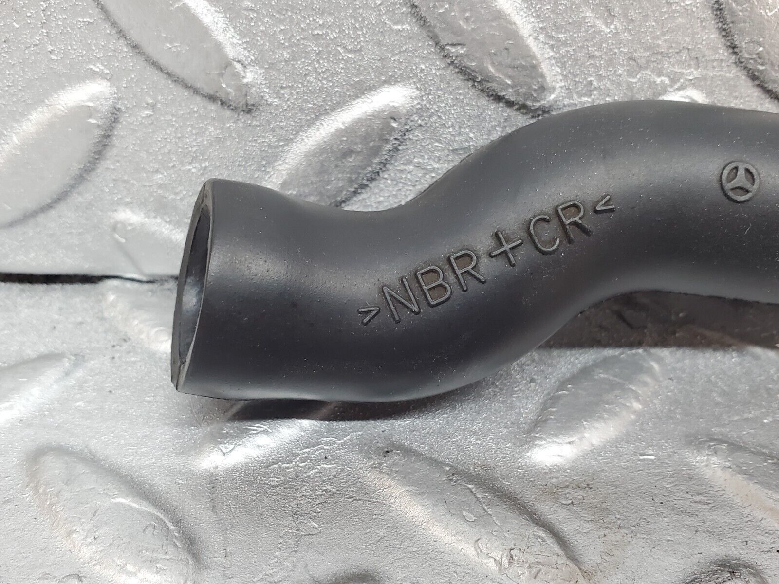 44745 Mercedes-Benz W124 220E Crank Case Breather Hose 1110180182