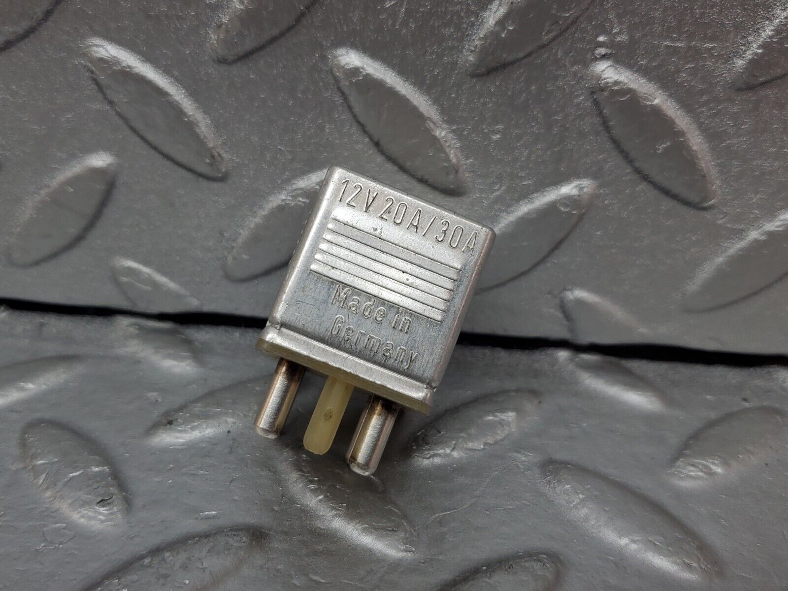 44360 Mercedes-Benz W123 280E Multi Purpose Relay 0015420219