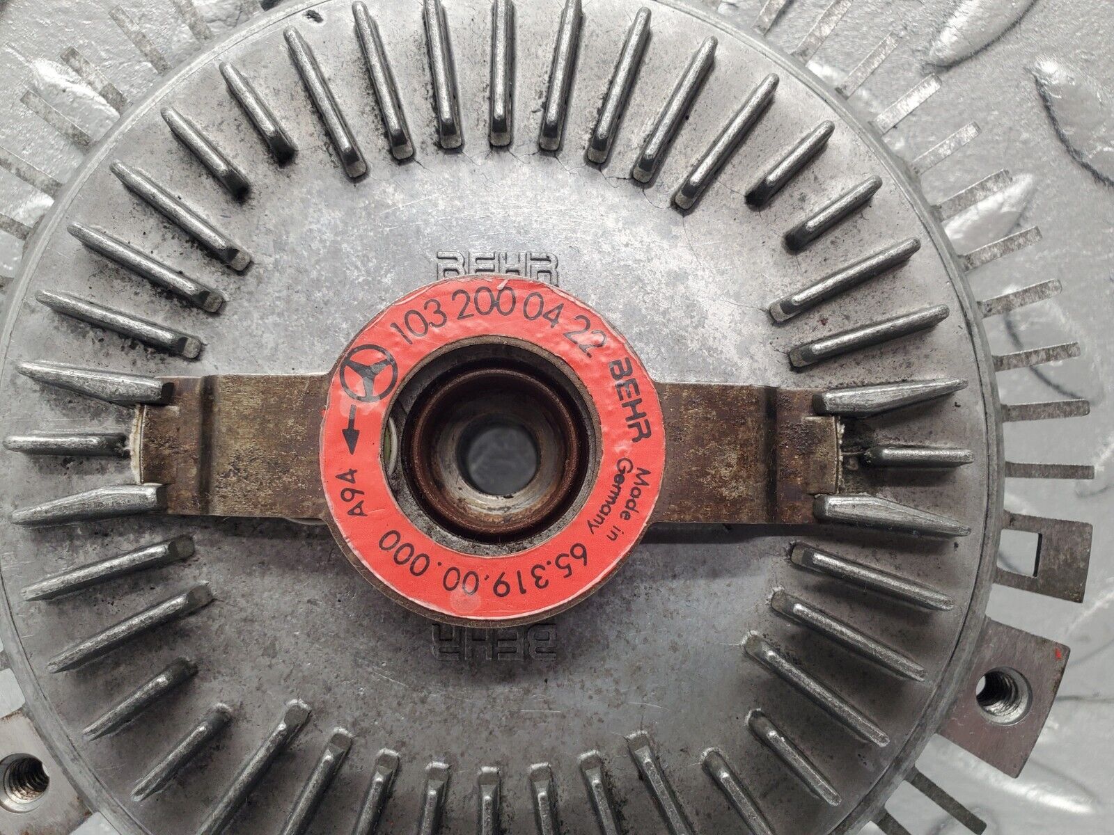 46166 Mercedes-Benz W124 280E Fan Clutch 1032000422
