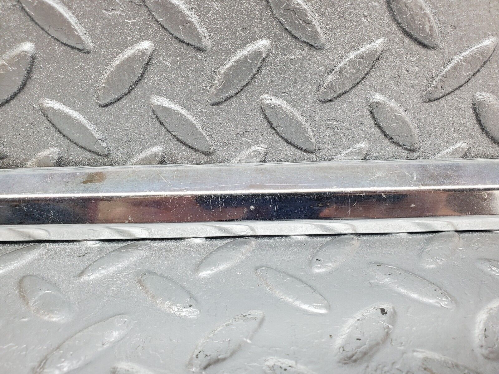 45808 Mercedes-Benz W126 420SE Front Right Door Chrome Moulding Trim