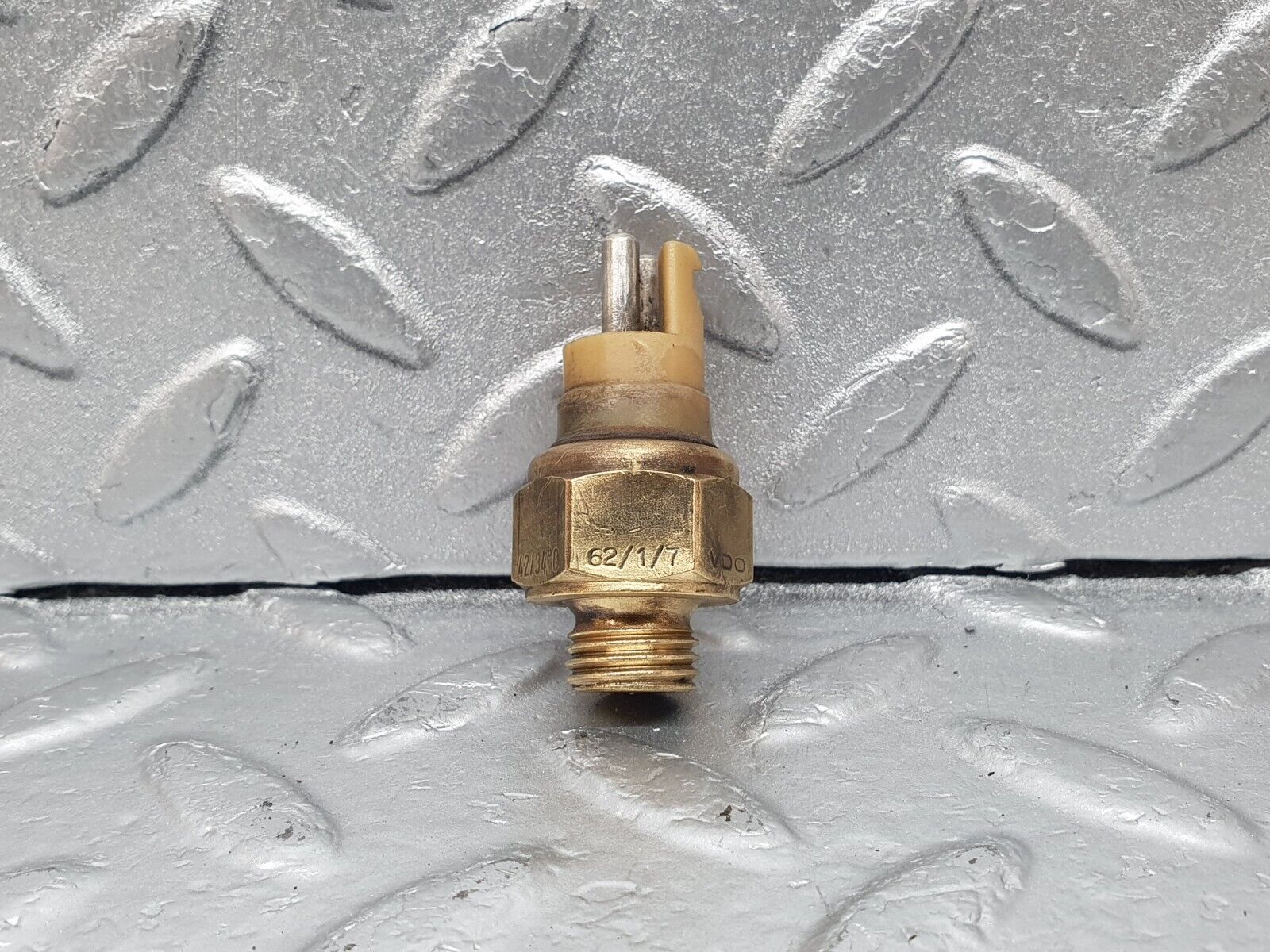 43572 Mercedes-Benz C126 380SEC Coupe Temperature Sensor