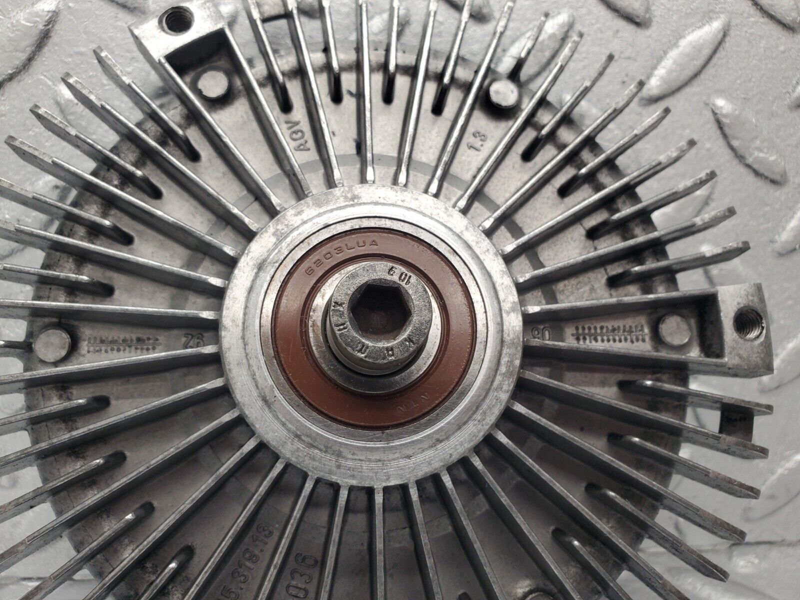 46166 Mercedes-Benz W124 280E Fan Clutch 1032000422