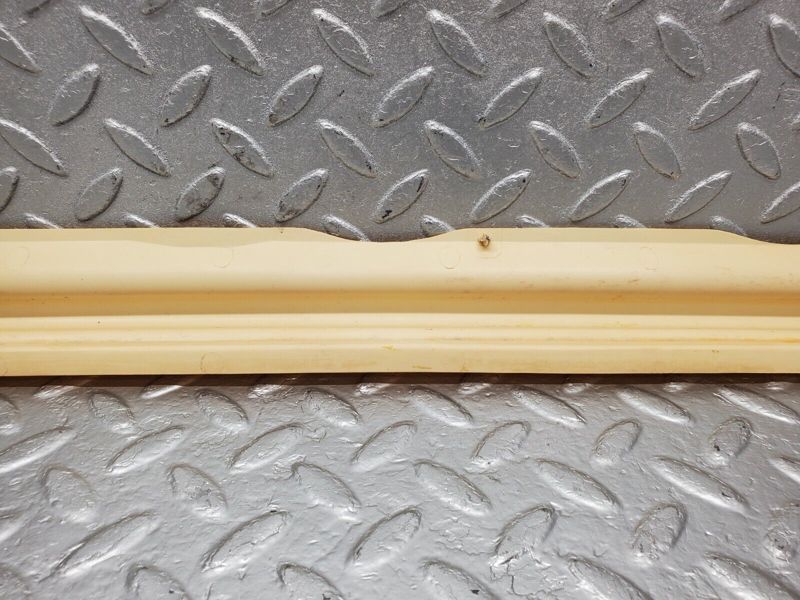 46742 Mercedes-Benz R129 320SL Coupe Right Door Sill Trim Beige 1297271088