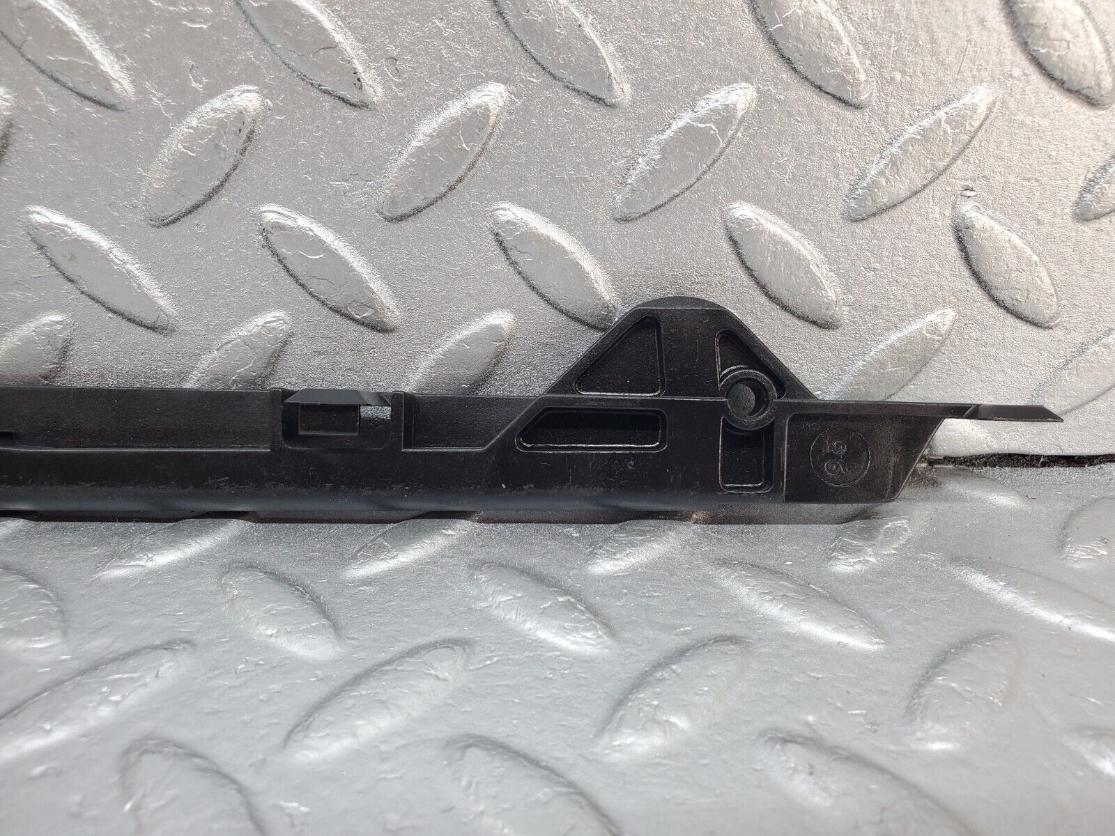 44676 Mercedes-Benz W124 220E Sunroof Frame Guide Rail 1247820131 1247820231