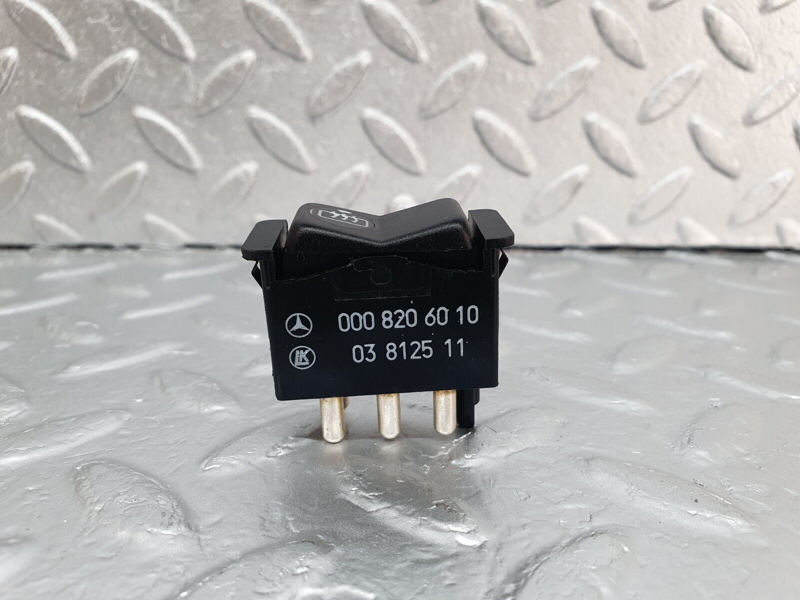 42954 Mercedes-Benz W201 190 2.0L Rear Heated Window Switch 0008206010