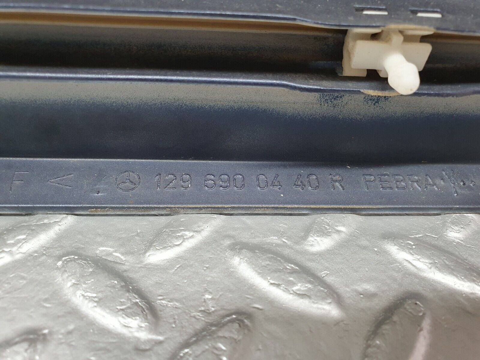 42177 Mercedes-Benz R129 320SL Coupe Right Door Lower Moulding Trim 1296900440