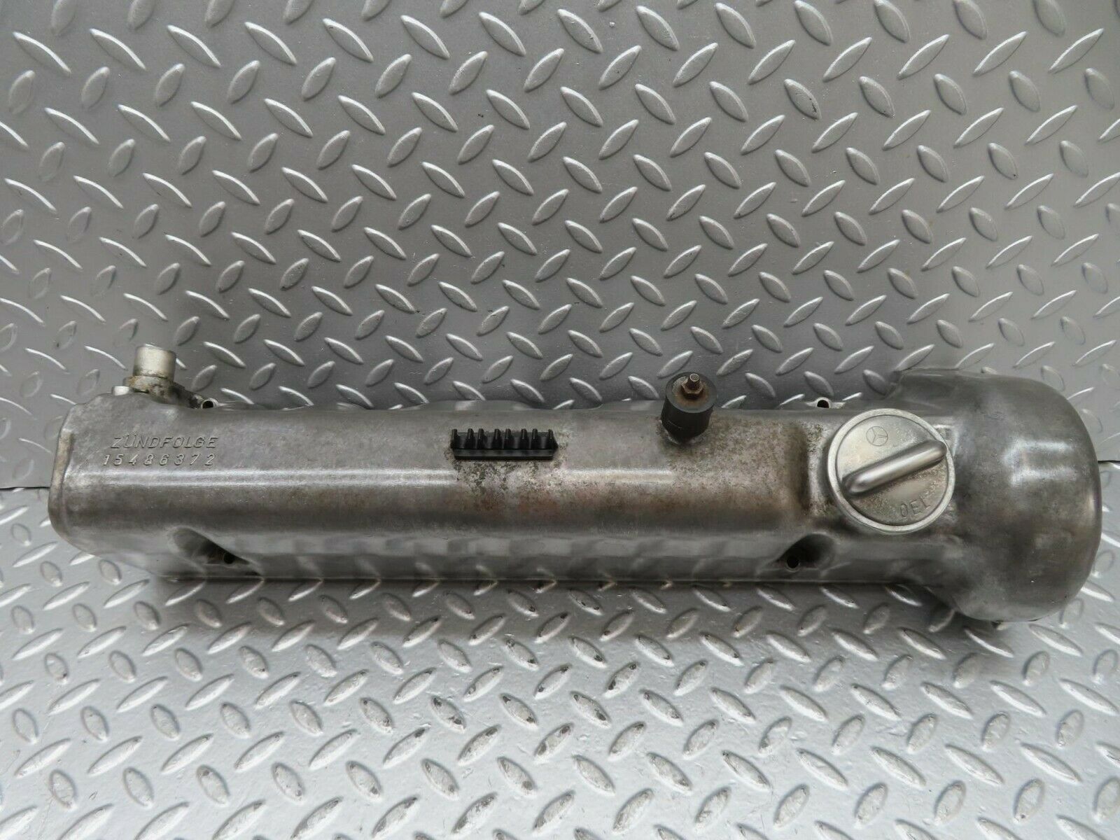 15666 Mercedes-Benz R107 450SL Cylinder Head Valve Cover Right Side 1160163305