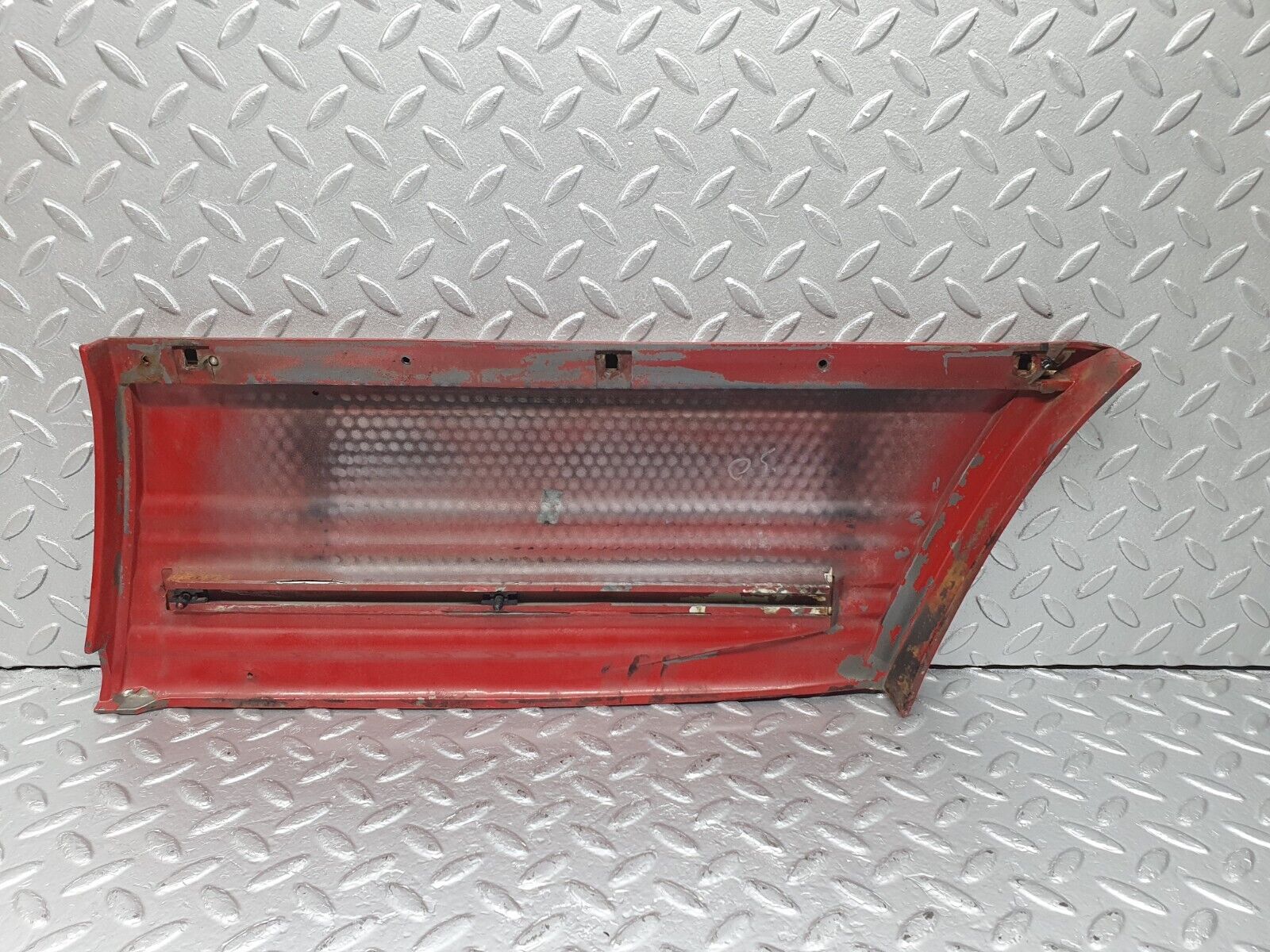 43489 Mercedes-Benz C126 380SEC Coupe Rear Right Fender Wing Lower Moulding Trim