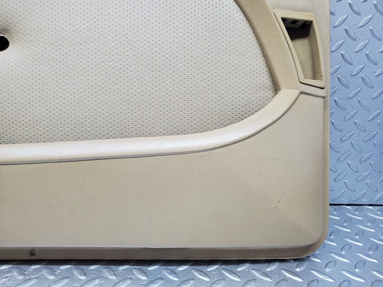 45719 Mercedes-Benz W126 420SE Front Left Door Card Beige 1267270170