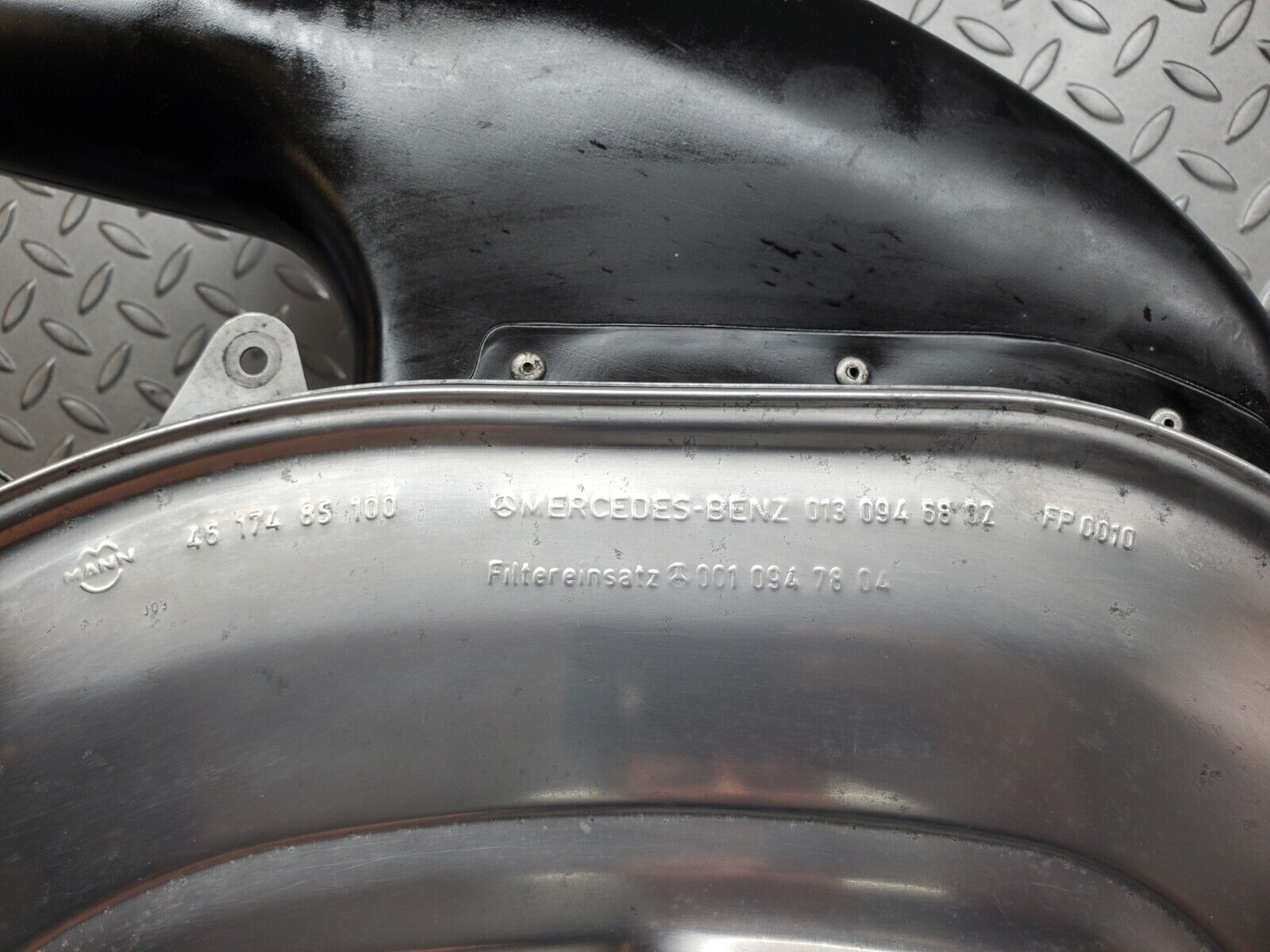 45872 Mercedes-Benz W126 420SE Aluminium Air Filter Box Housing 0130946802