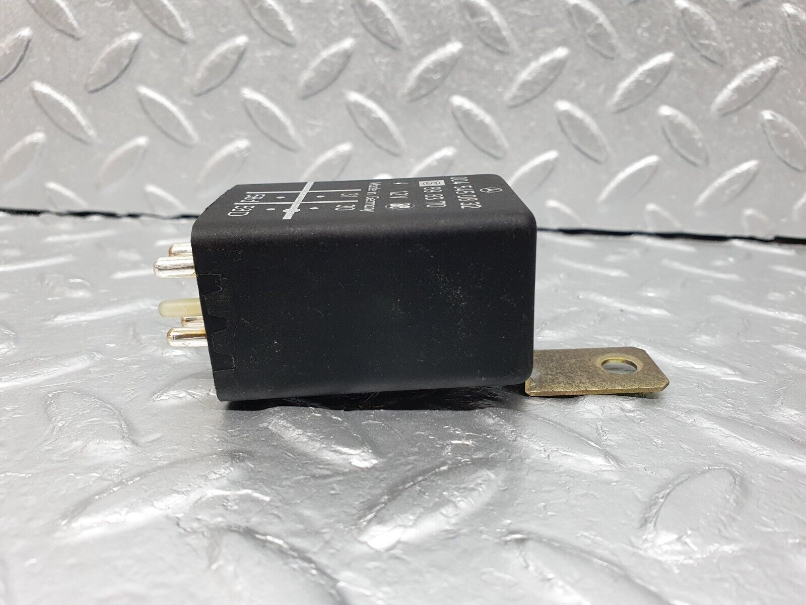 41637 Mercedes-Benz W124 200E Instrument Cluster Light Relay 0045450832