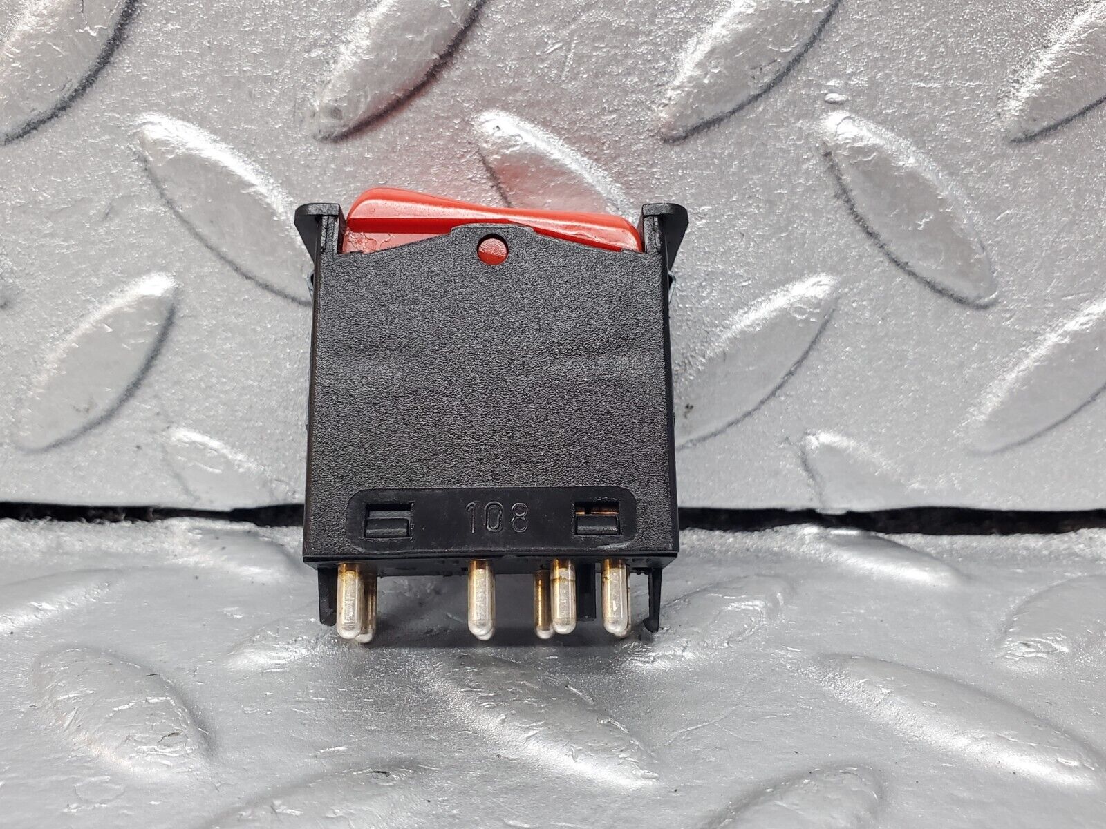 45664 Mercedes-Benz W126 420SE Hazard Warning Light Switch 0008209010