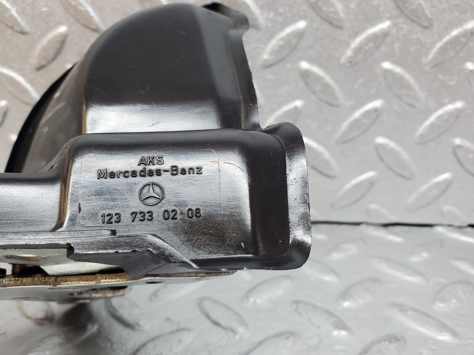 44439 Mercedes-Benz W123 280E Rear Right Door Lock Mechanism 1237330208