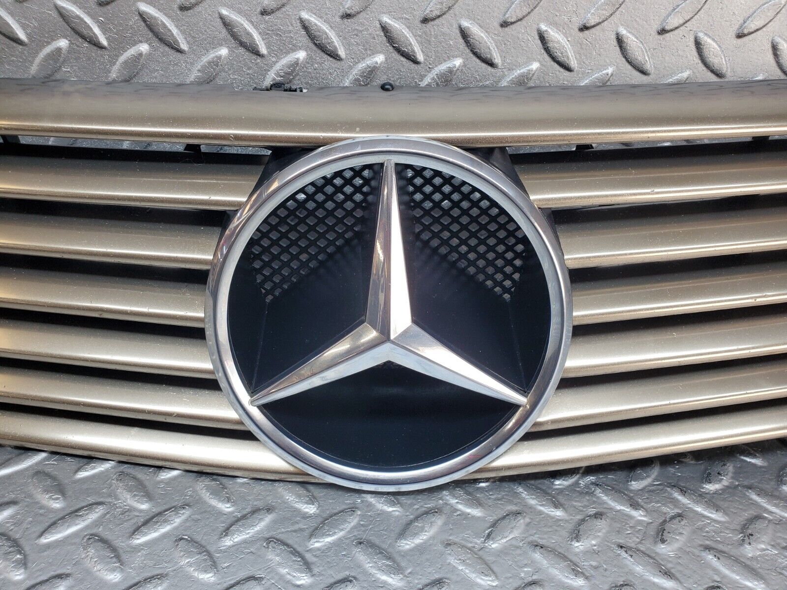 45118 Mercedes-Benz R129 300SL Coupe Bonnet Grill 1298800085