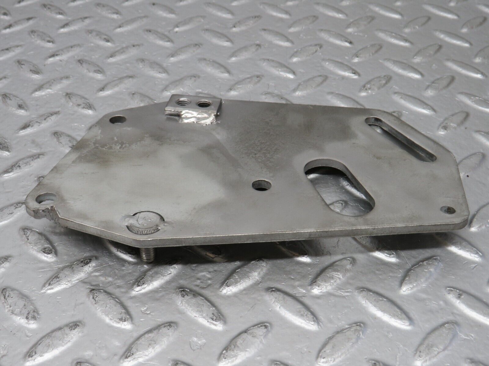 32854 Mercedes-Benz C107 R107 350 V8 Power Steering Pump Bracket