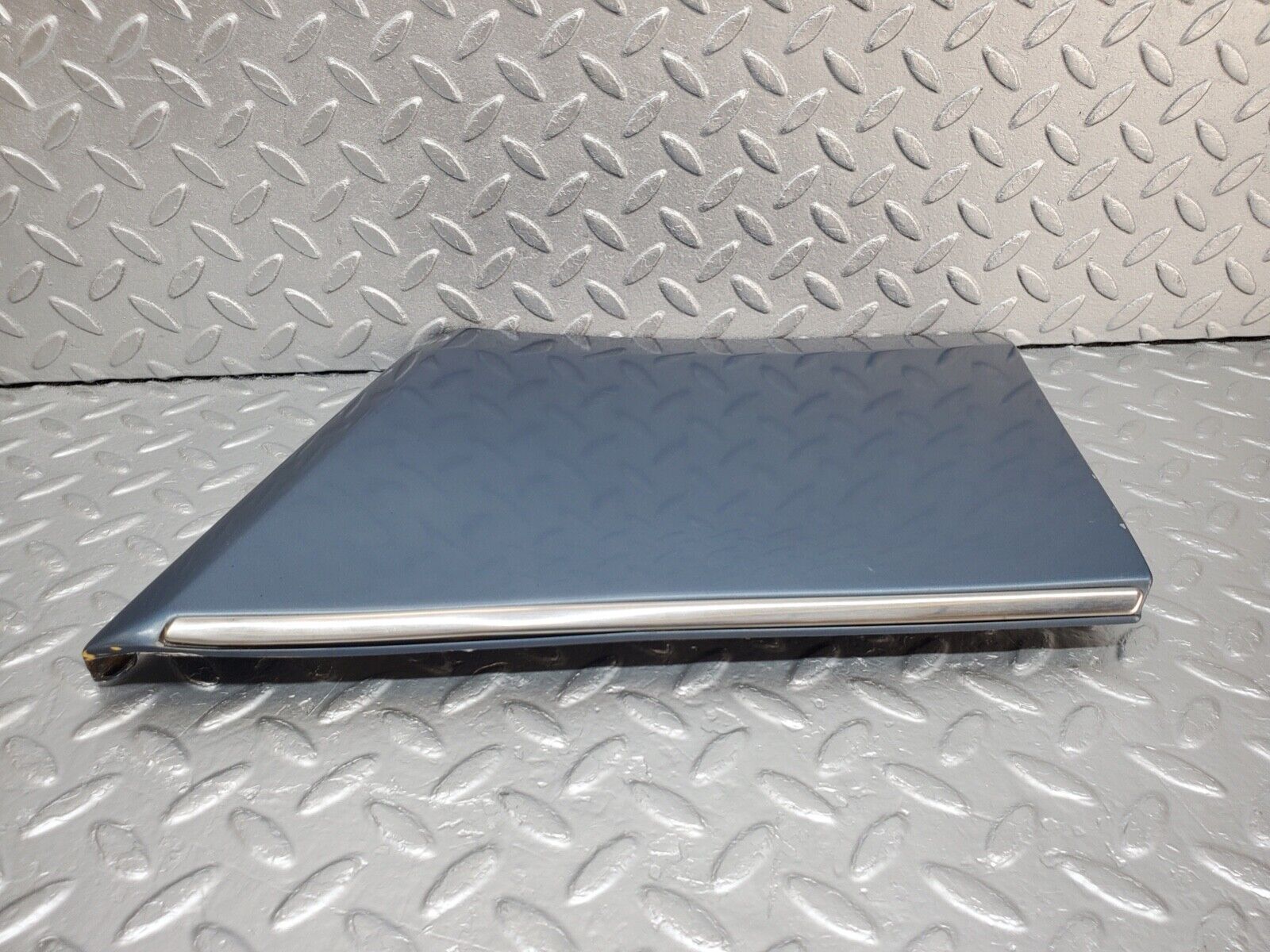 44645 Mercedes-Benz W124 220E Front Right Fender Wing Moulding Trim 1246901440