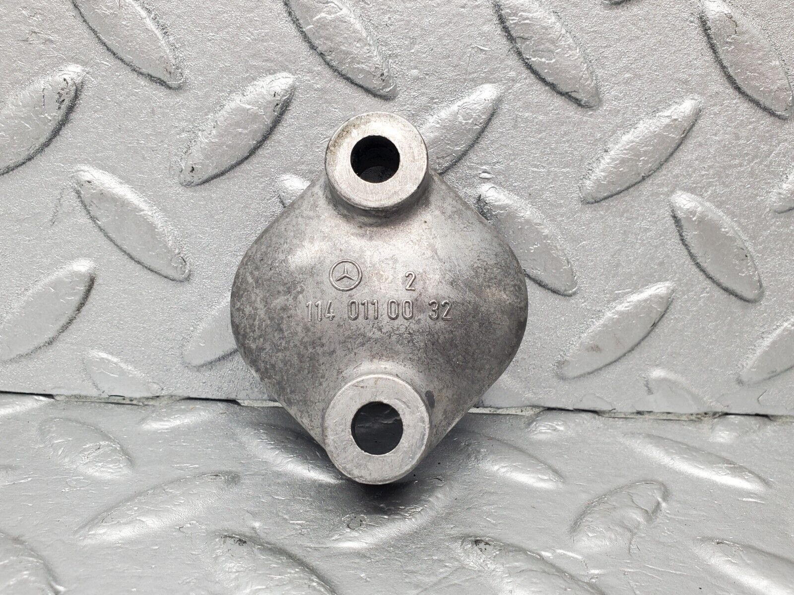 46113 Mercedes-Benz W114 280E Engine Fuel Pump Cover 1140110032