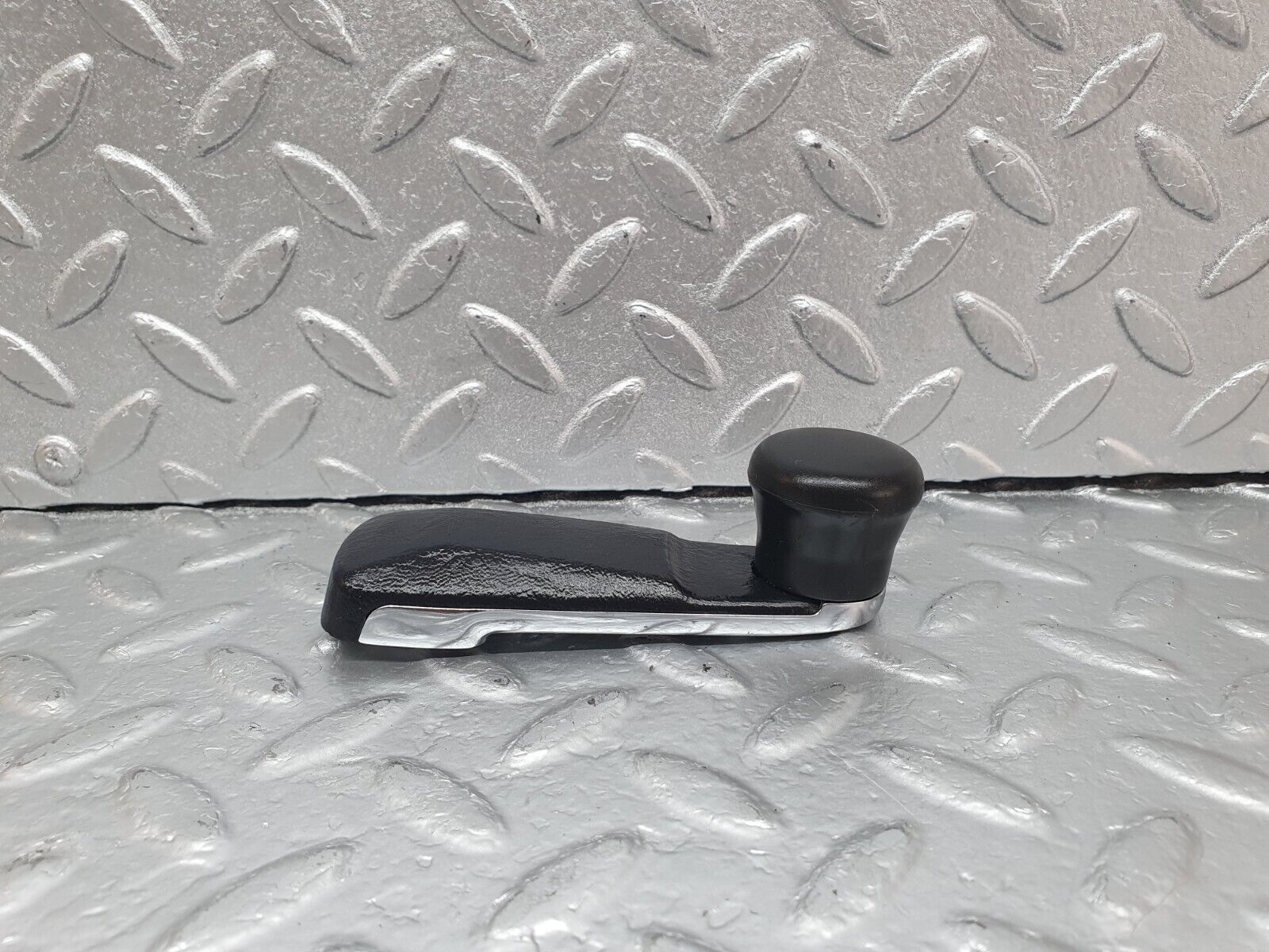 42702 Mercedes-Benz W201 190 2.0L Window Lifter Crank Handle