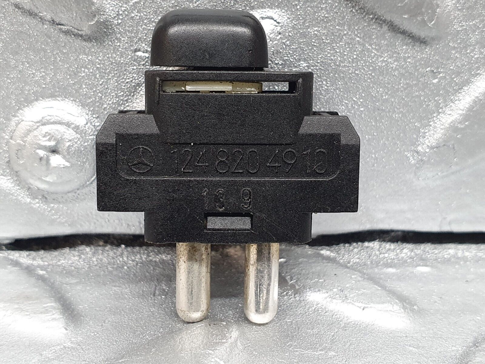 41650 Mercedes-Benz W124 200E Child Lock Control Switch 1248204910